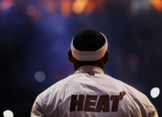 爱游戏娱乐-门迪之夜，当一双手改写百年德甲争冠史