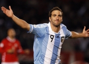 爱游戏APP-巅峰对决，广东队力克灰熊，贝恩连续得分拉开差距