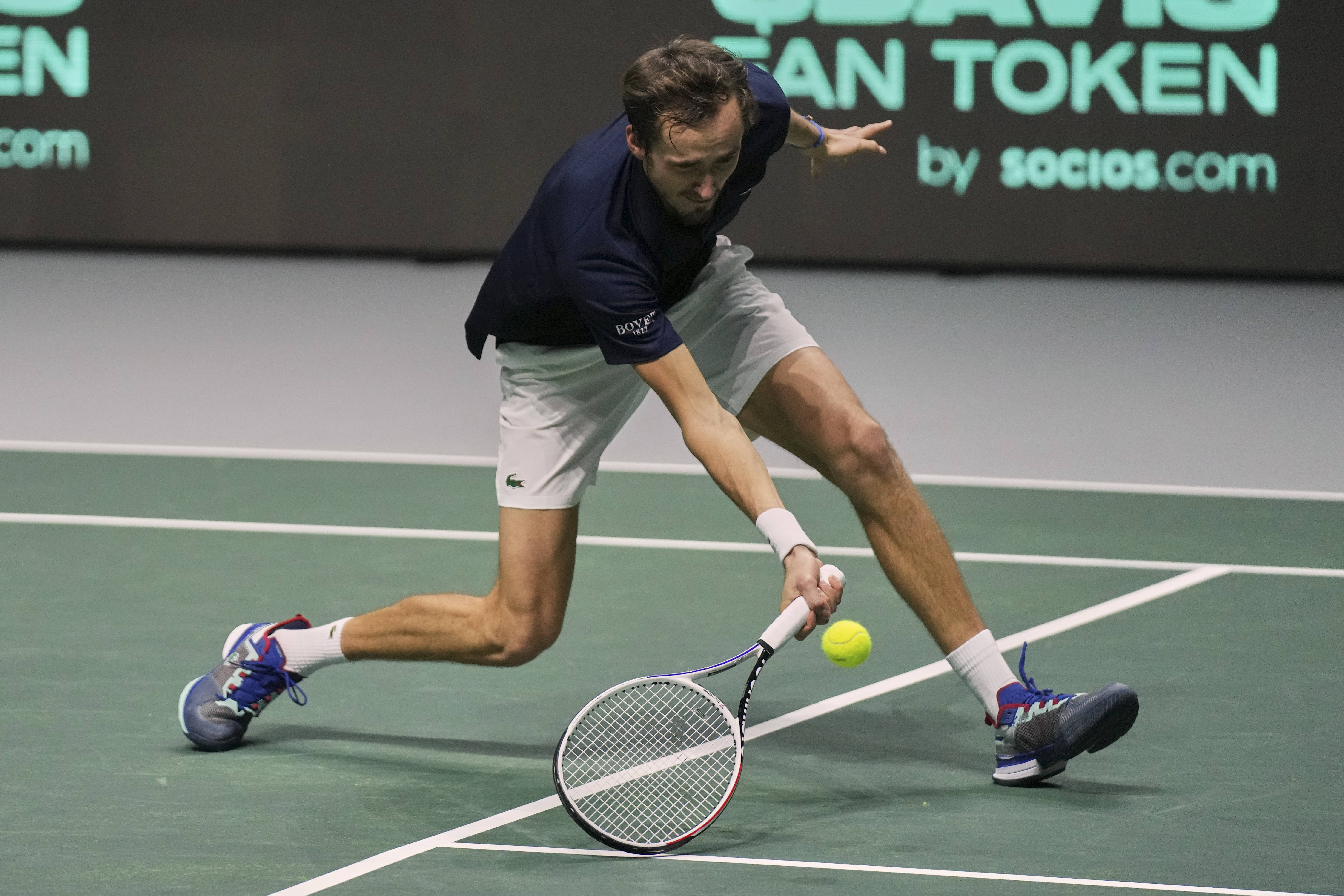 戴维斯杯险胜美网，梅德韦杰夫扛起全队