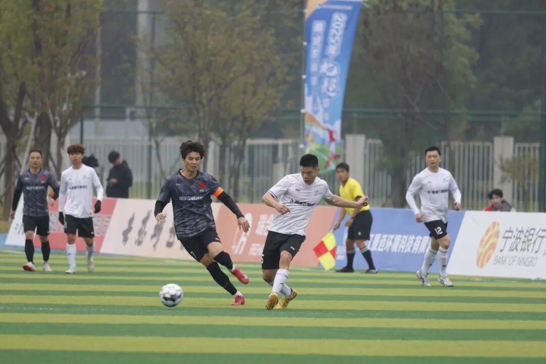 激动人心！体育赛事中现场爆发激烈角逐