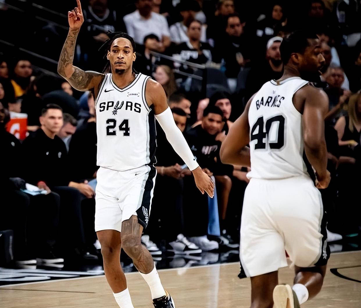 马刺老将表现神勇，领军疯狂追分