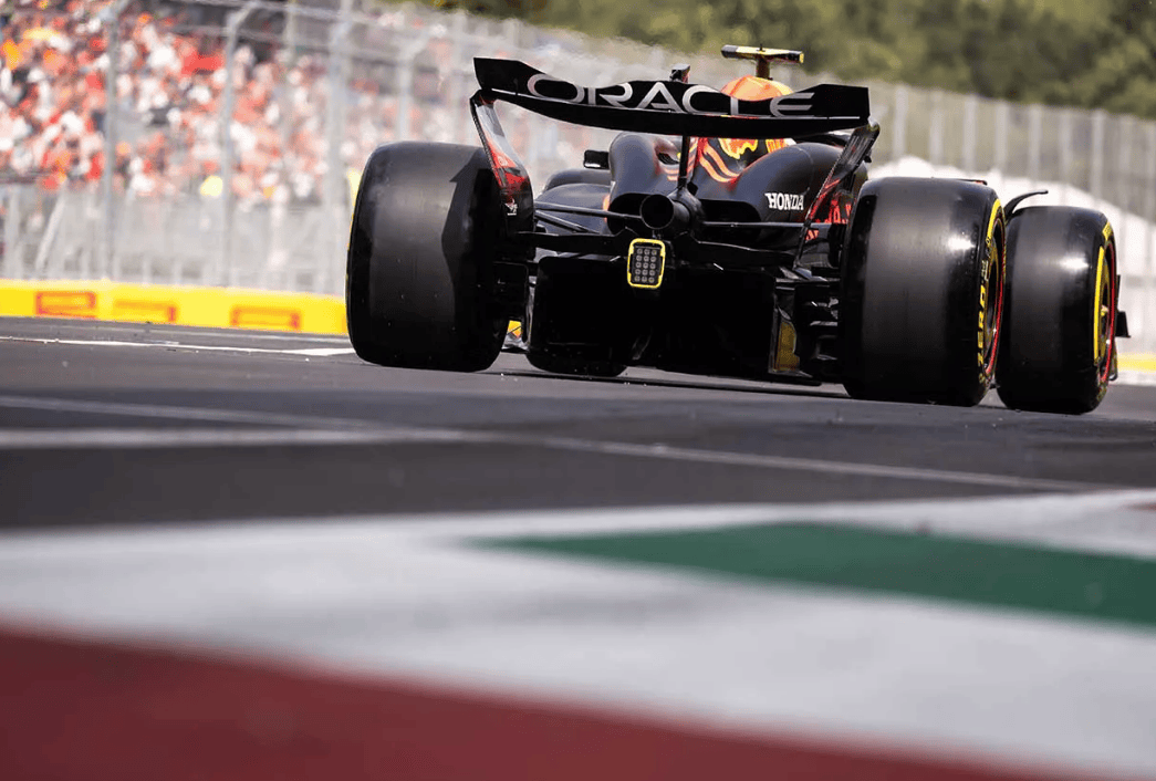 迈凯伦翻盘梅赛德斯，佩雷兹关键制胜