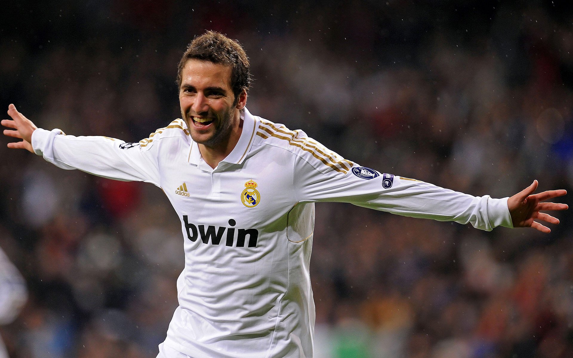 若日尼奥个人能力完全展现，伊朗正面击溃勒沃库森